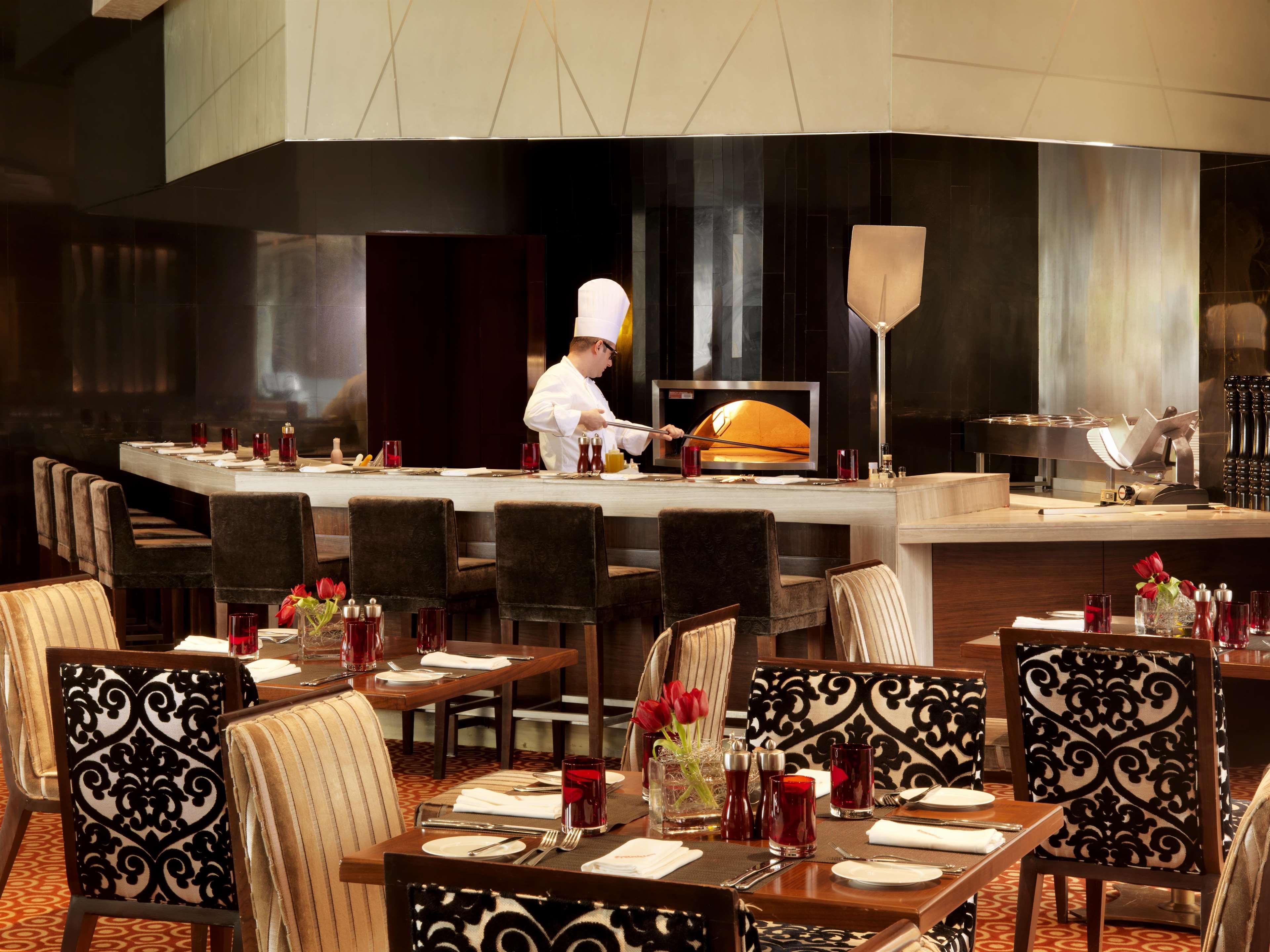 Fairmont Bab Al Bahr Hotel Abu Dhabi Ngoại thất bức ảnh The restaurant