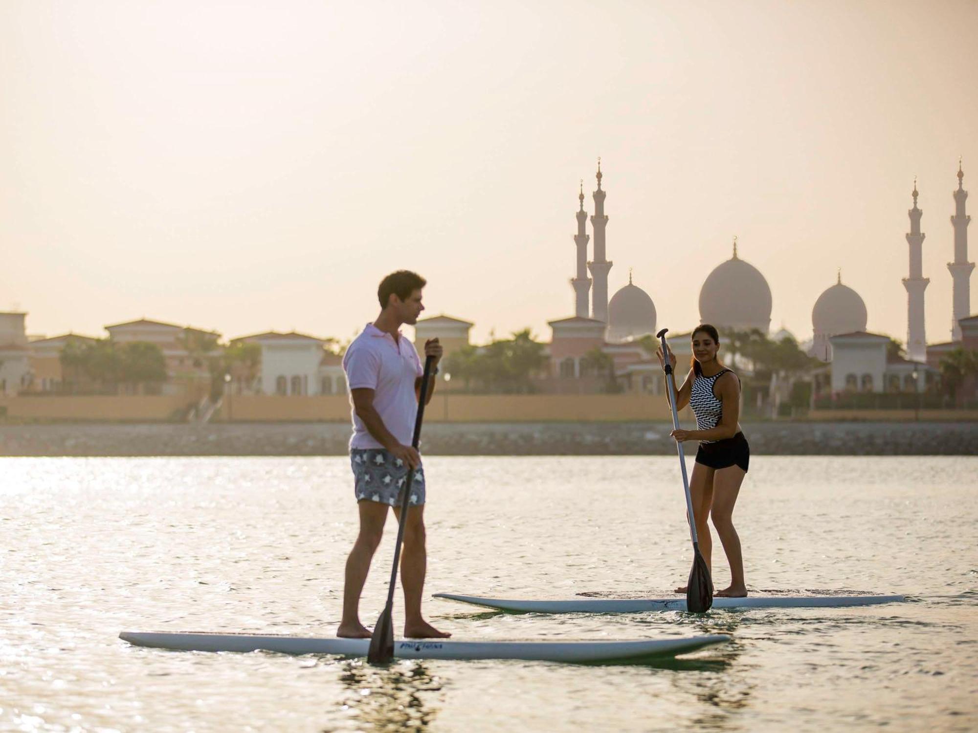 Fairmont Bab Al Bahr Hotel Abu Dhabi Ngoại thất bức ảnh Stand Up Paddle Boarding in Dubai