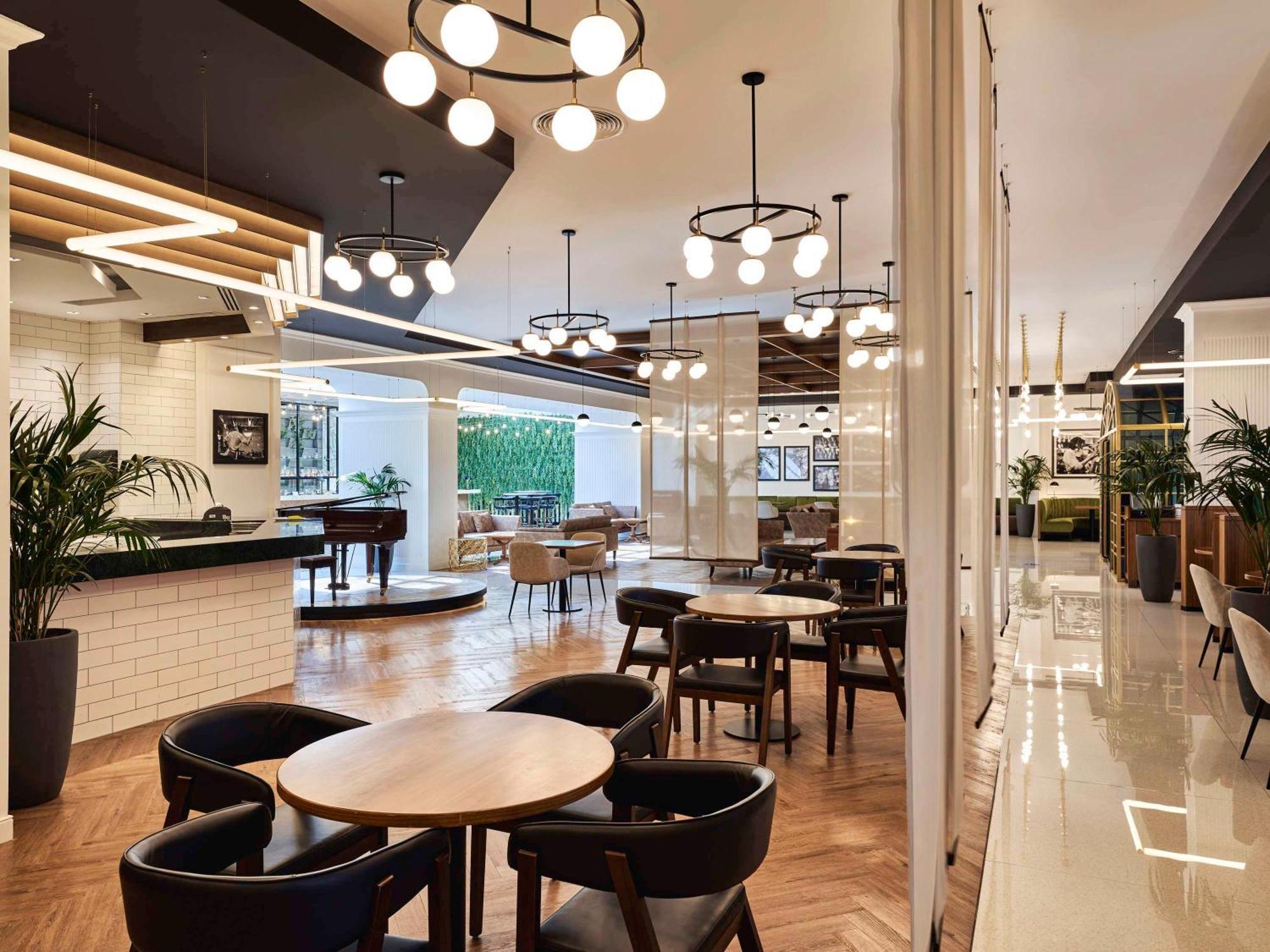 Fairmont Bab Al Bahr Hotel Abu Dhabi Ngoại thất bức ảnh The lounge at Istanbul Ataturk Airport