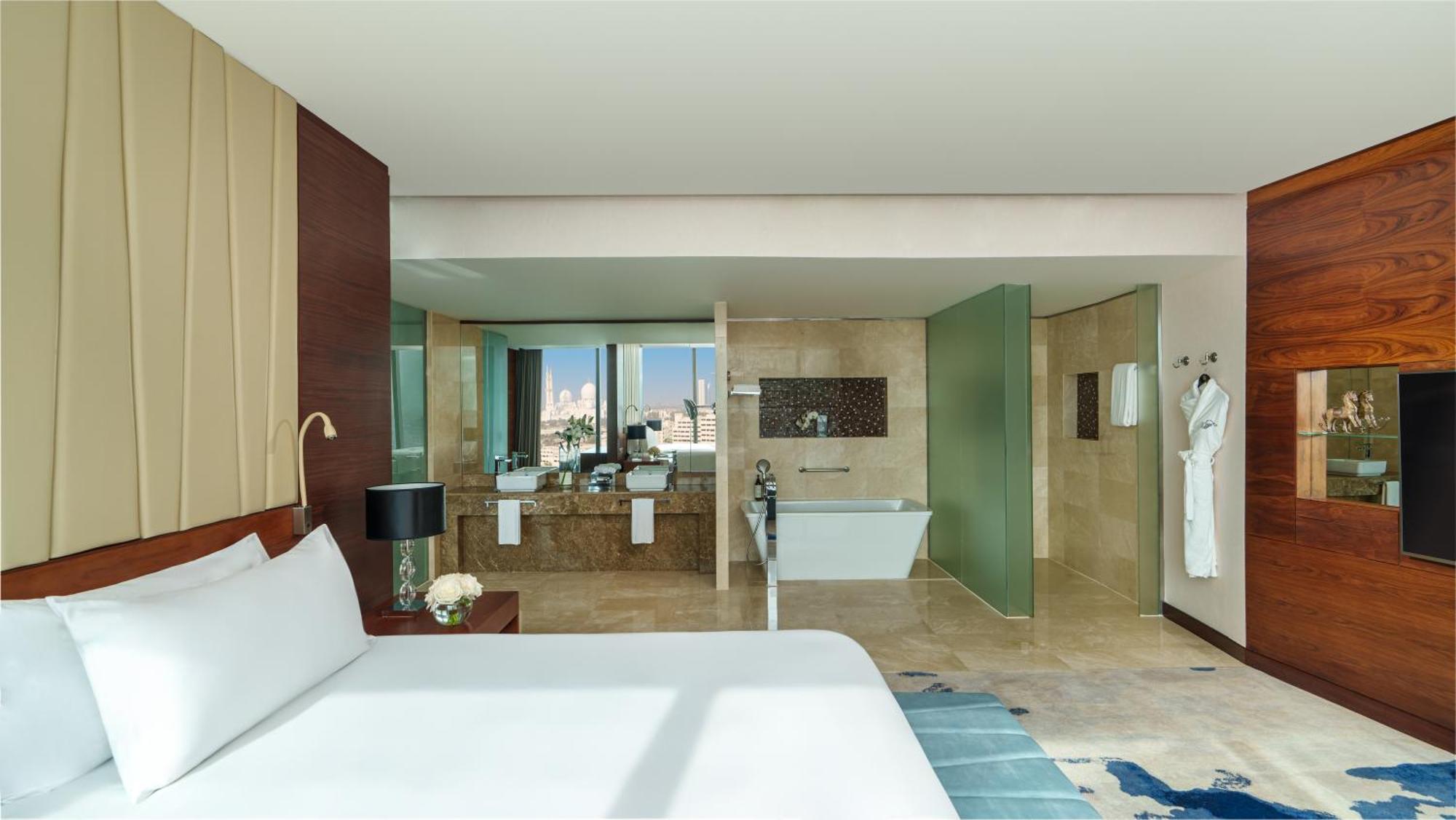 Fairmont Bab Al Bahr Hotel Abu Dhabi Ngoại thất bức ảnh A guest room at the hotel
