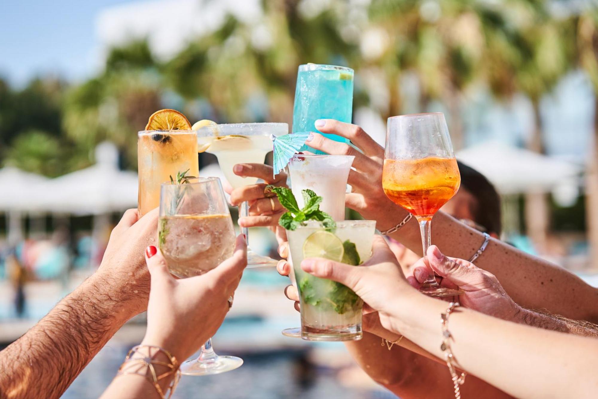 Fairmont Bab Al Bahr Hotel Abu Dhabi Ngoại thất bức ảnh Cocktails