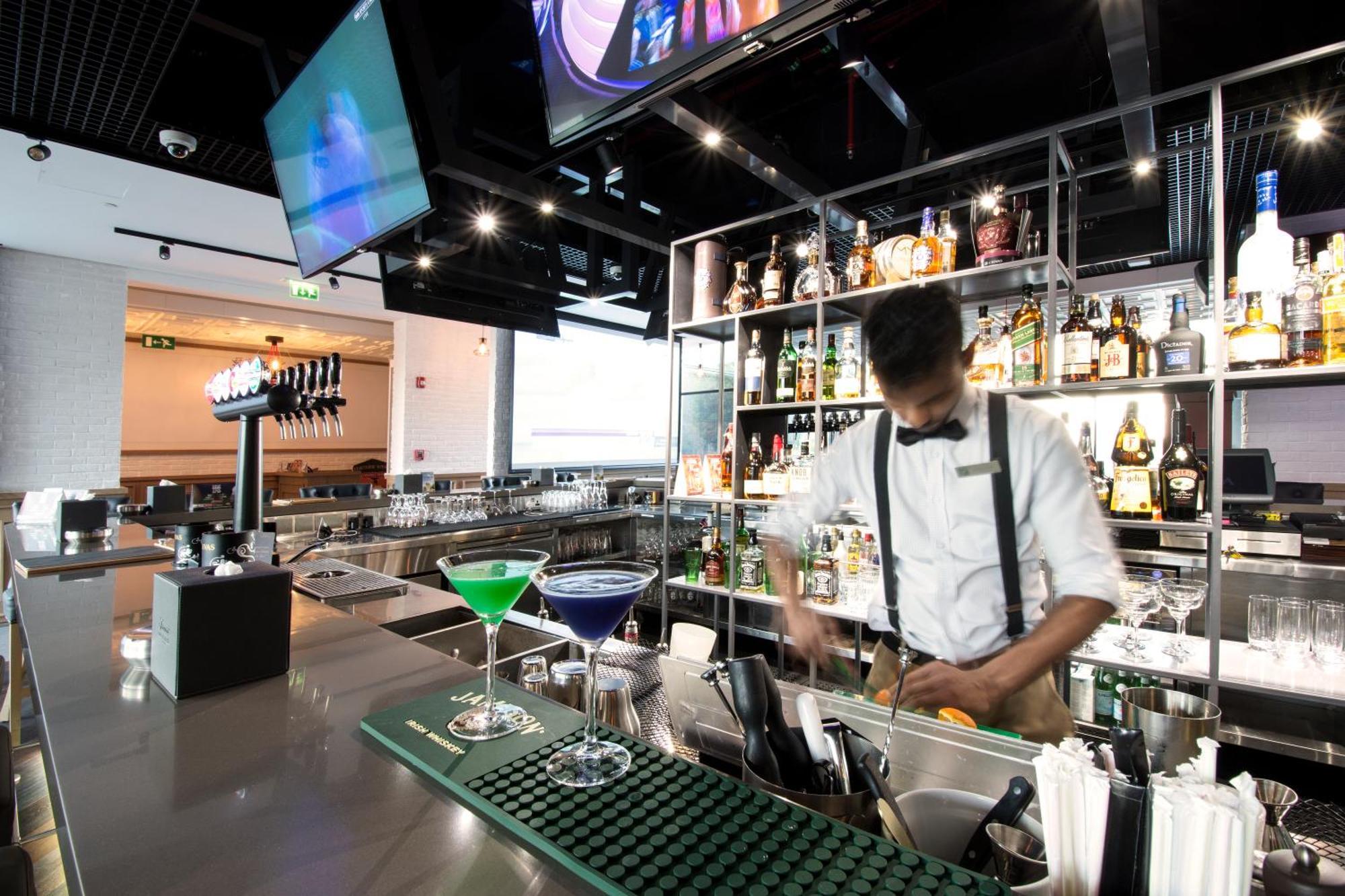 Fairmont Bab Al Bahr Hotel Abu Dhabi Ngoại thất bức ảnh The bar at the 101 lounge
