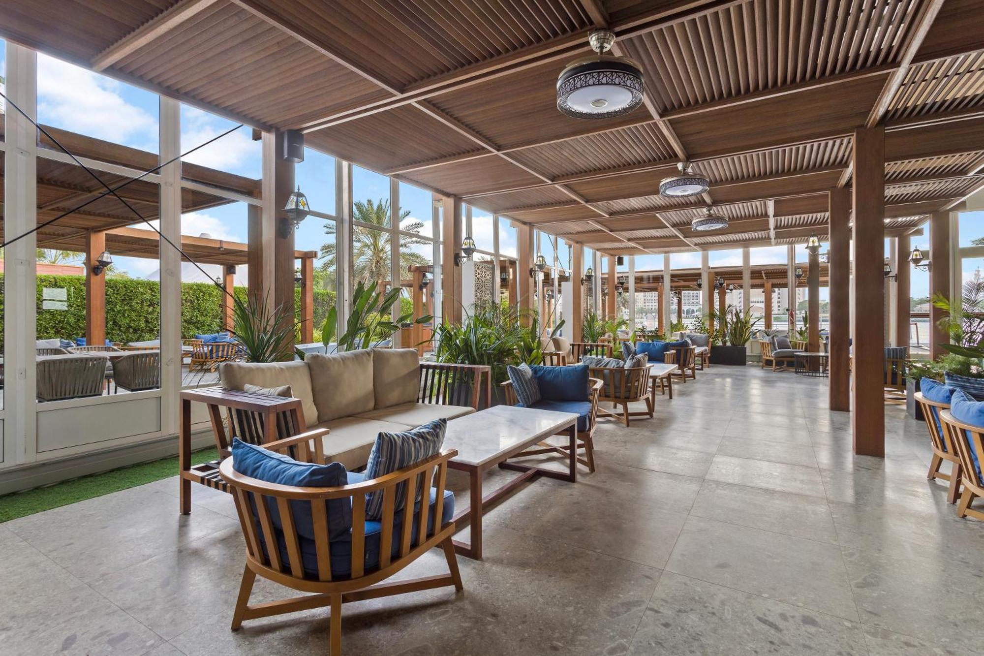 Fairmont Bab Al Bahr Hotel Abu Dhabi Ngoại thất bức ảnh The rooftop lounge at the hotel