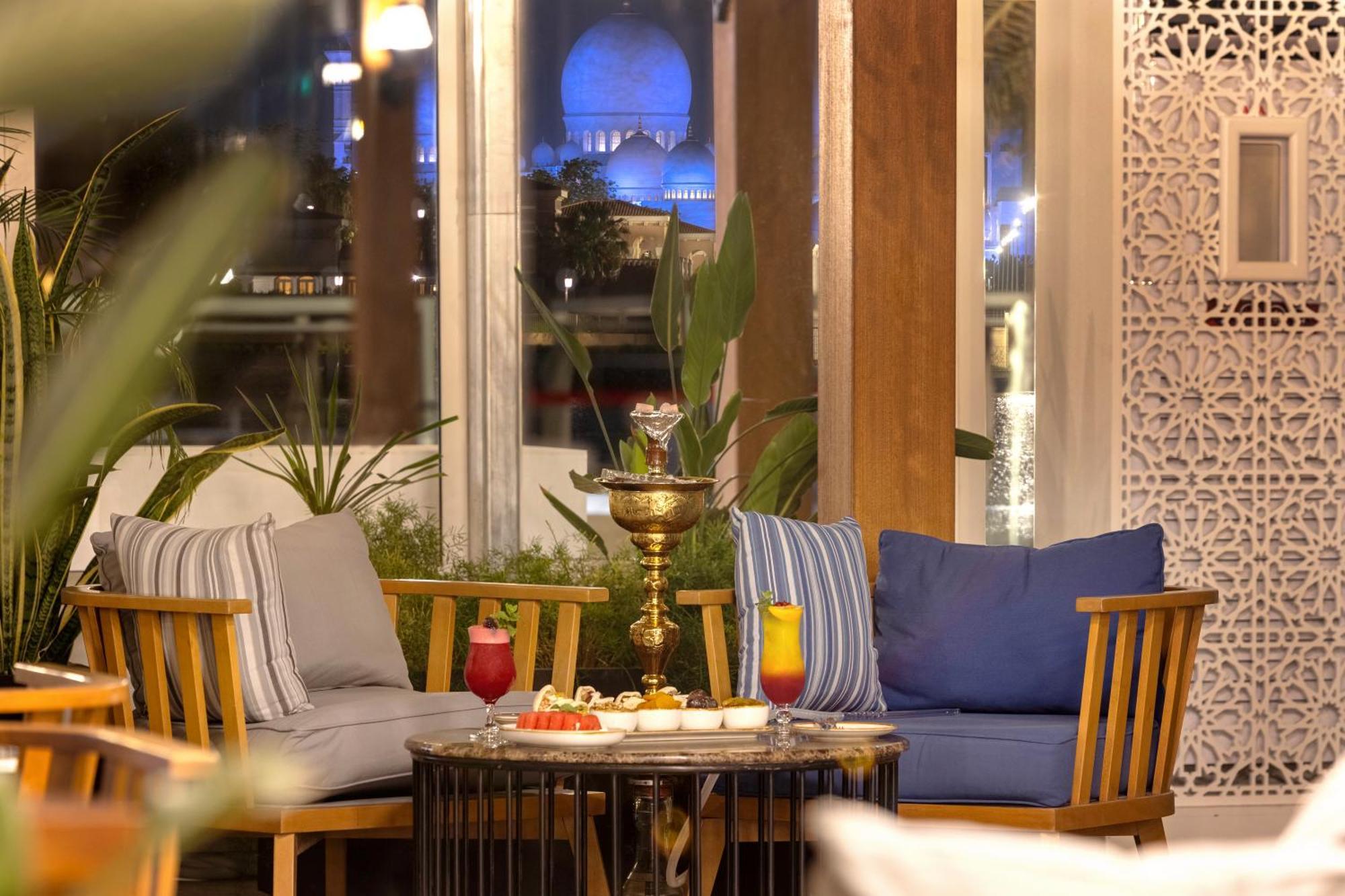 Fairmont Bab Al Bahr Hotel Abu Dhabi Ngoại thất bức ảnh The lounge at the airport