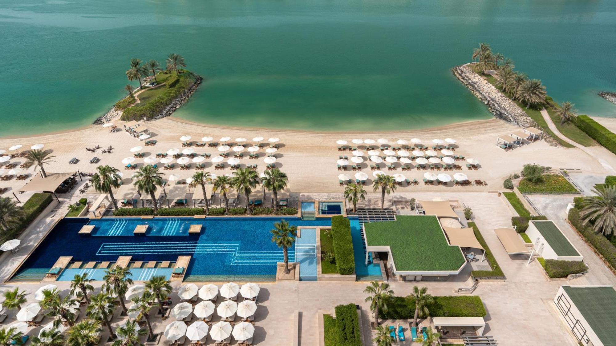 Fairmont Bab Al Bahr Hotel Abu Dhabi Ngoại thất bức ảnh Aerial view of the beach at the hotel