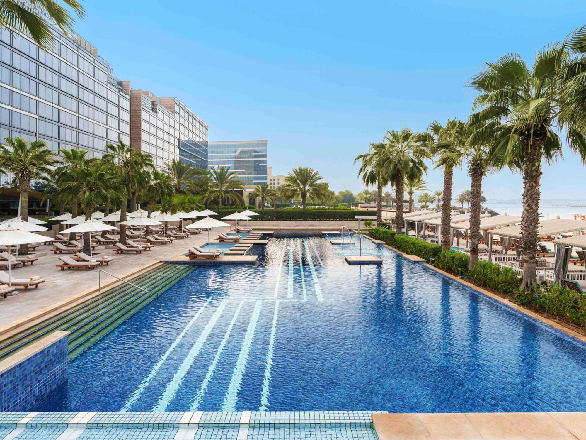 Fairmont Bab Al Bahr Hotel Abu Dhabi Ngoại thất bức ảnh The pool at the Westin Dubai