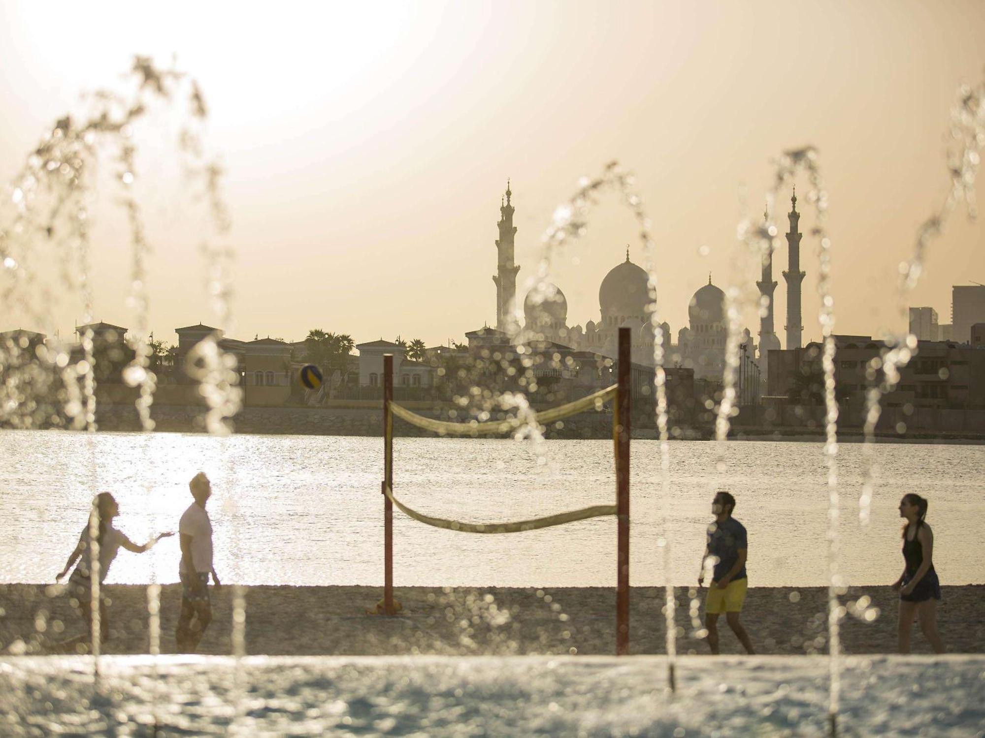 Fairmont Bab Al Bahr Hotel Abu Dhabi Ngoại thất bức ảnh Fountains at the Corniche
